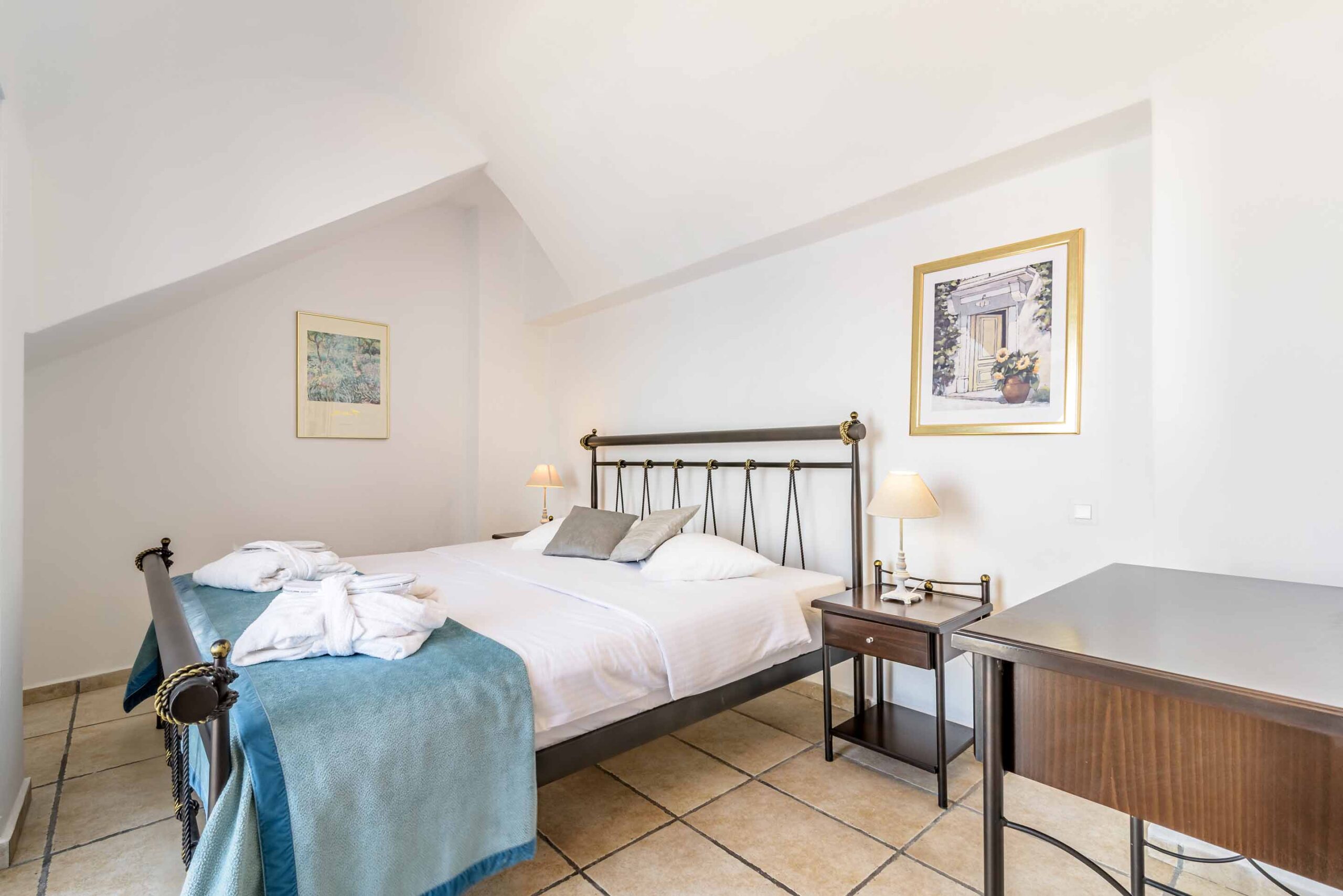 on the rocks hotel santorini
