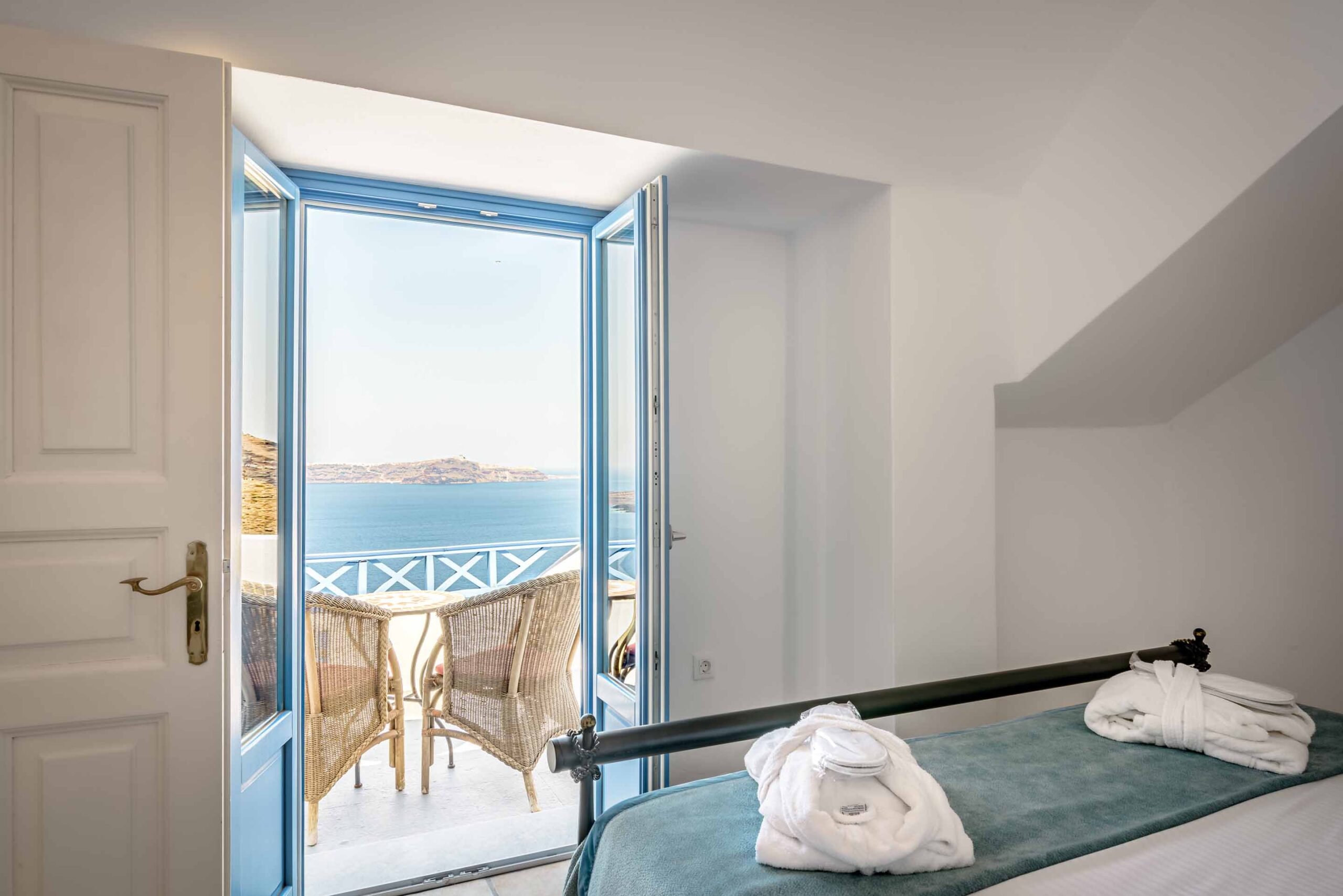 on the rocks hotel santorini
