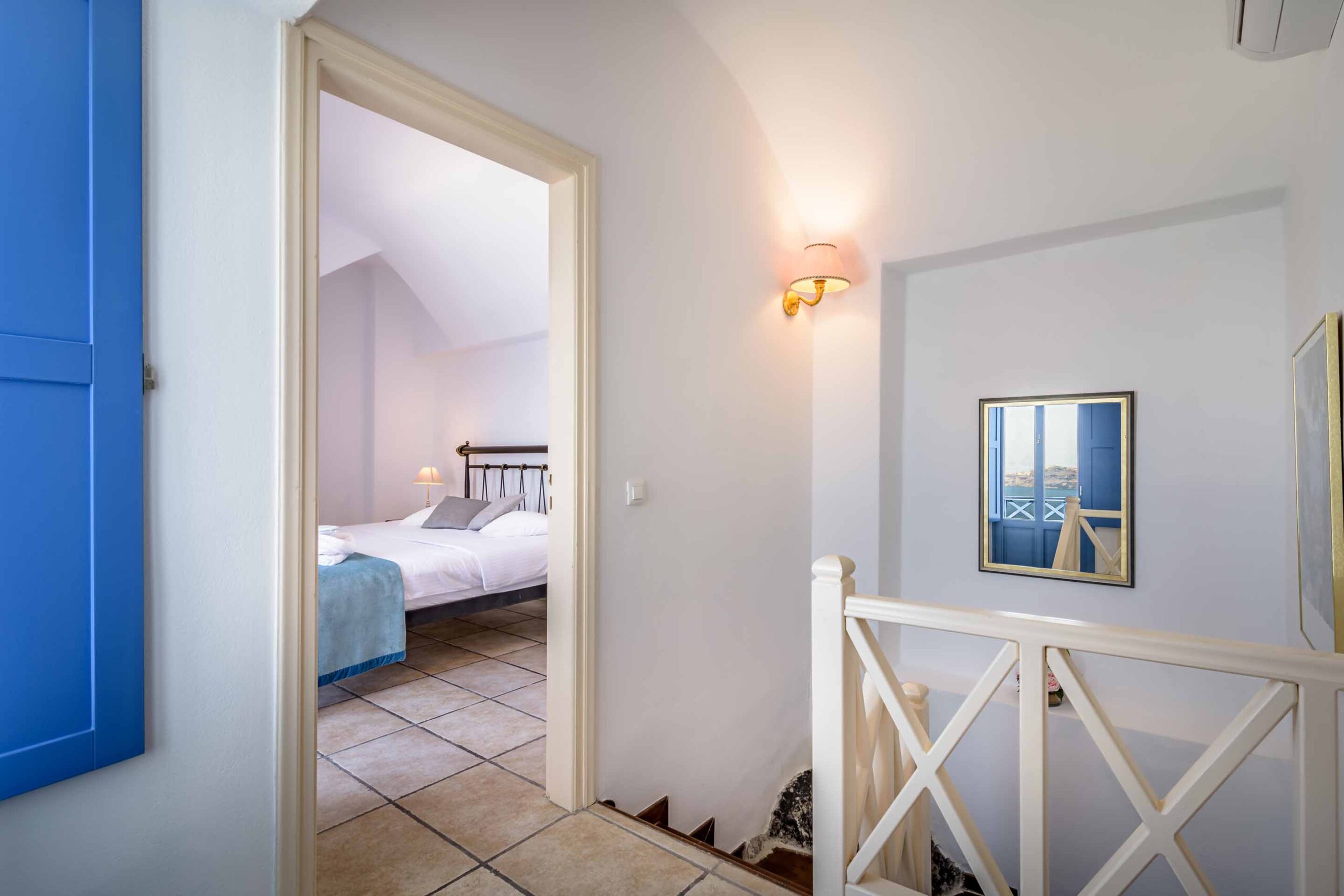 cheap hotels in santorini
