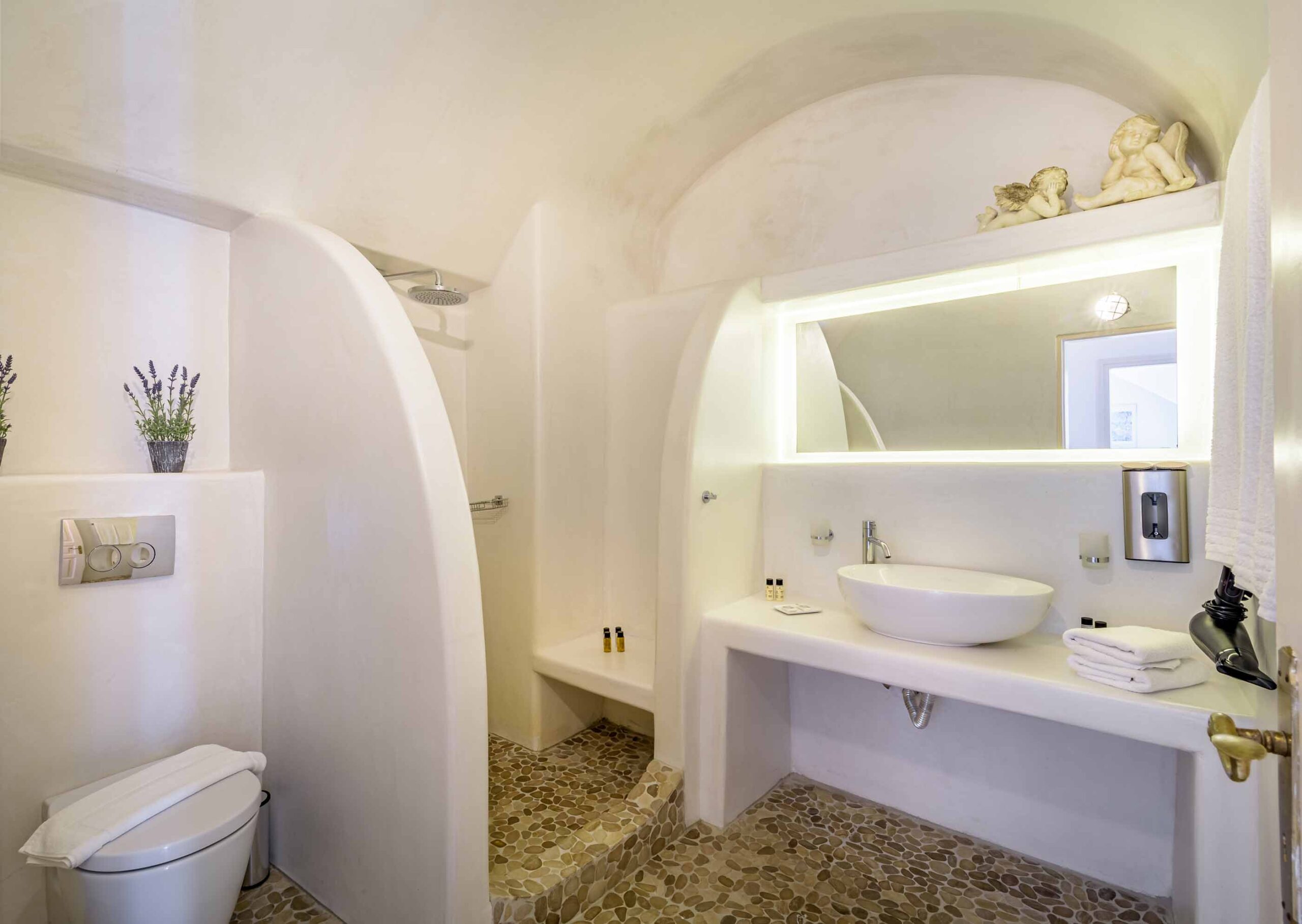 cheap hotels in santorini
