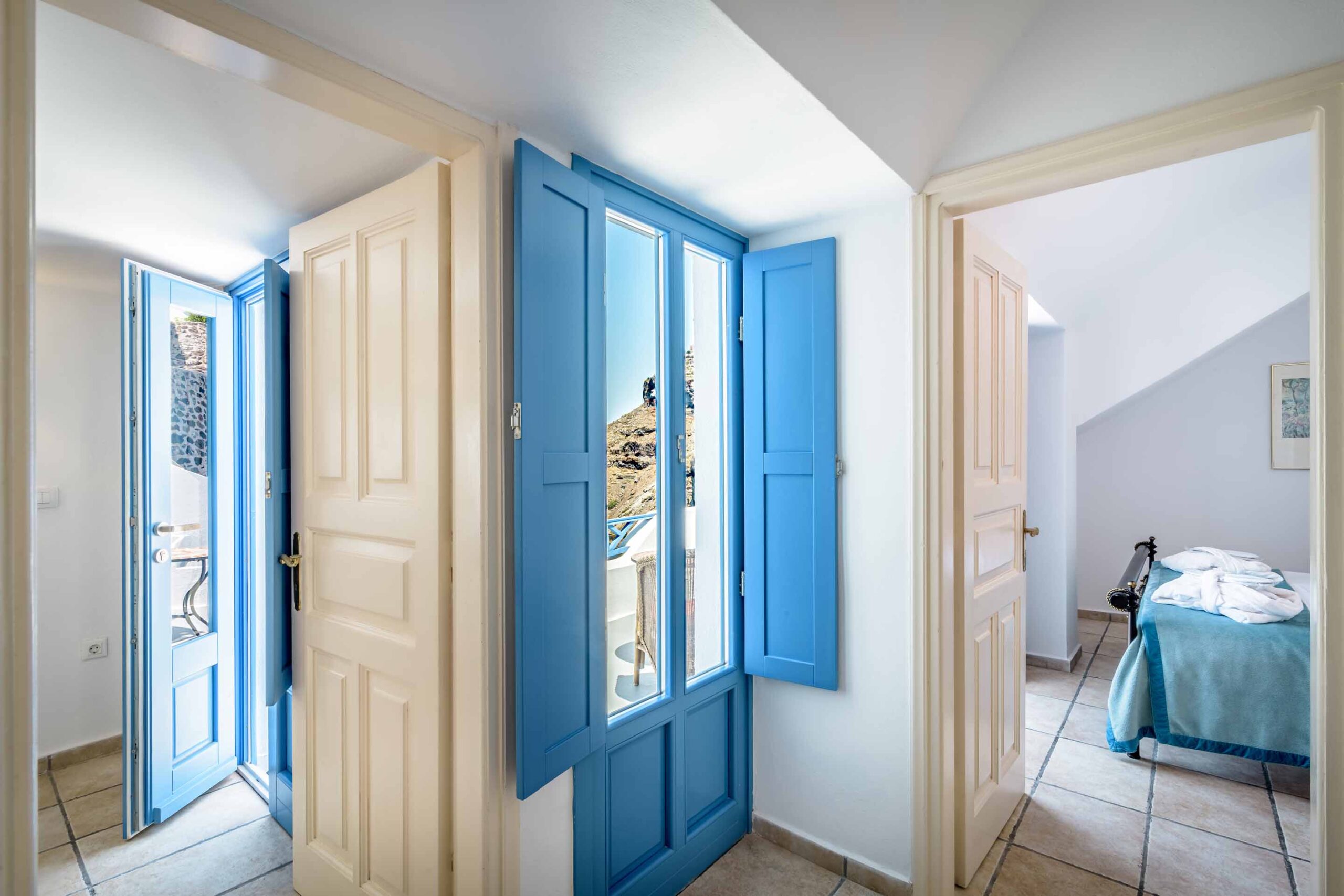 cheap hotels in santorini
