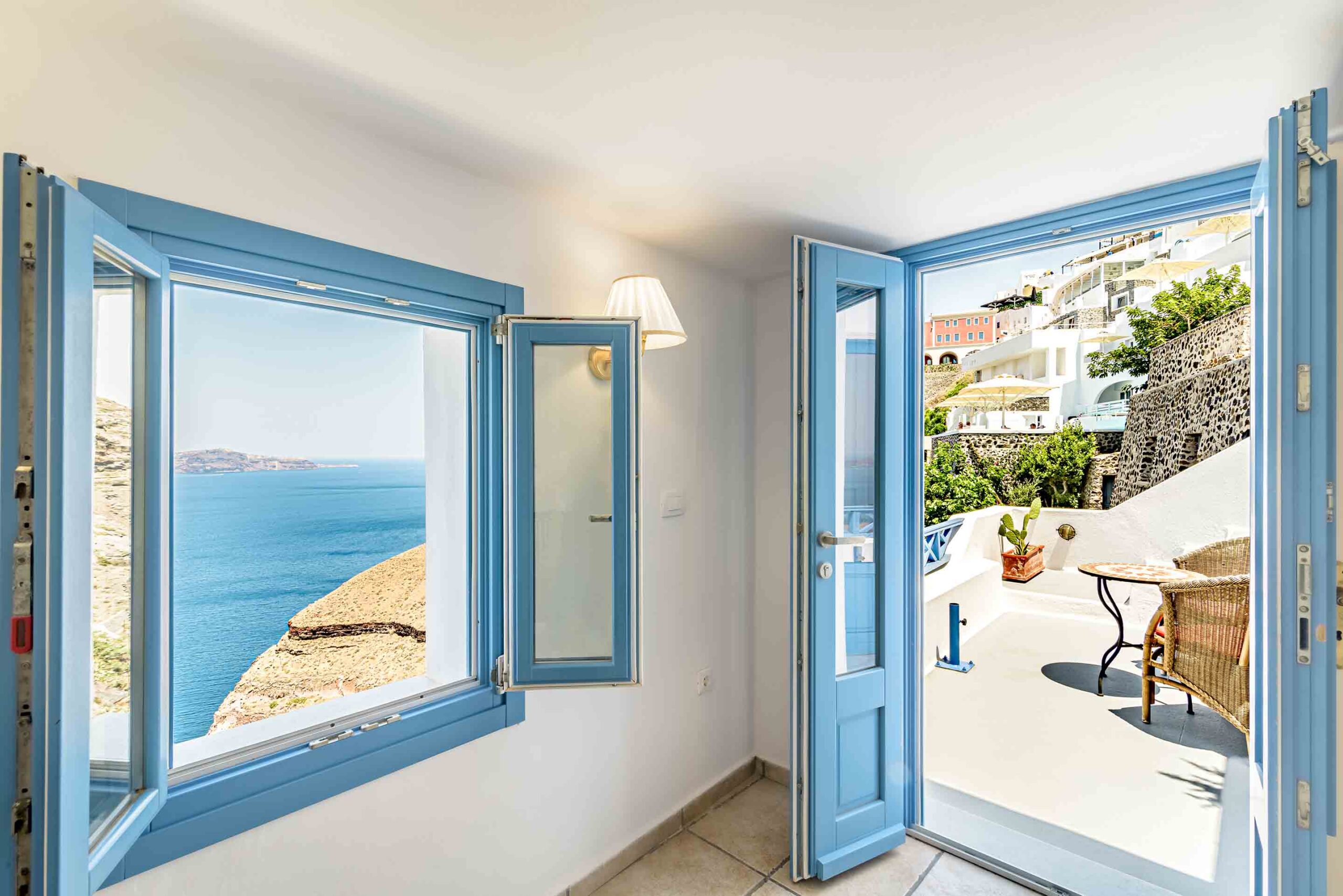 cheap hotels in santorini
