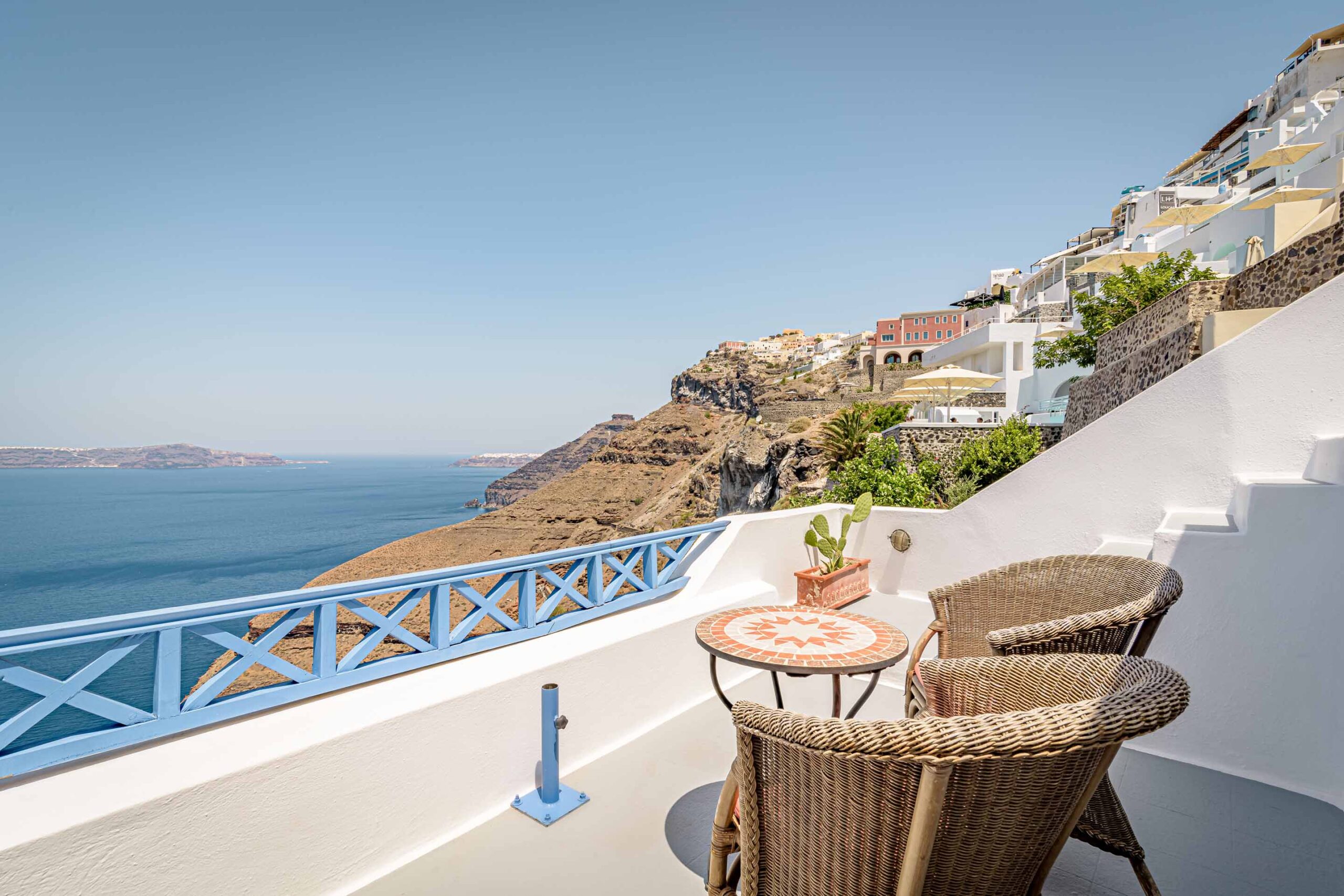 cheap hotels in santorini
