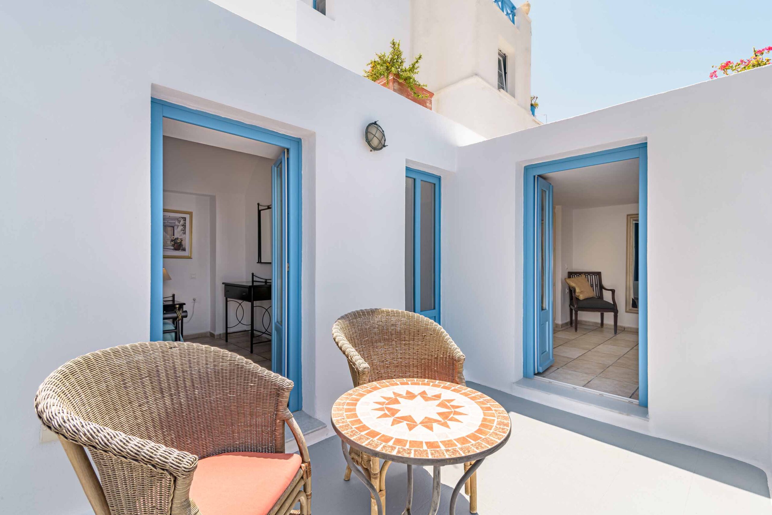 cheap hotels in santorini
