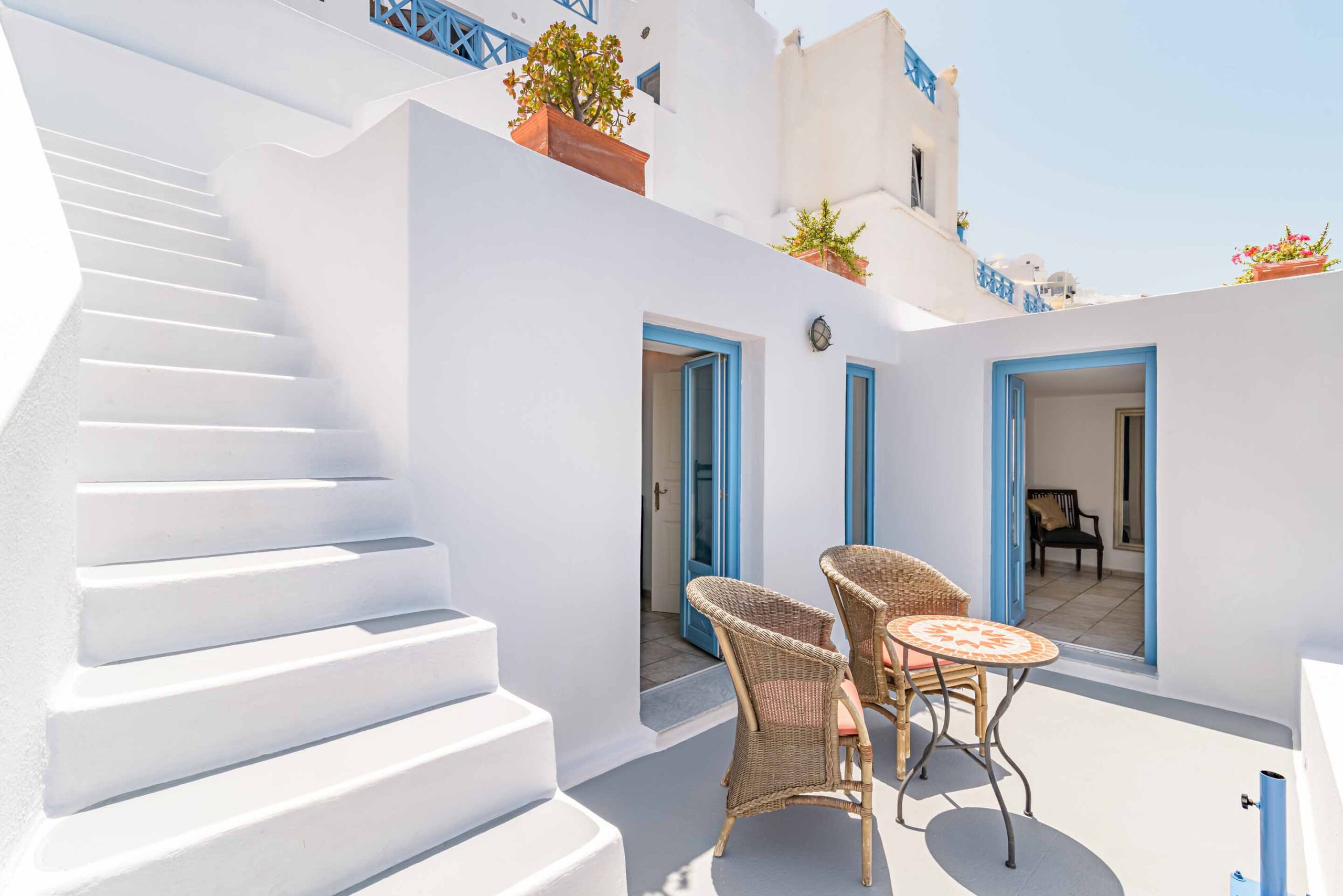 cheap hotels in santorini
