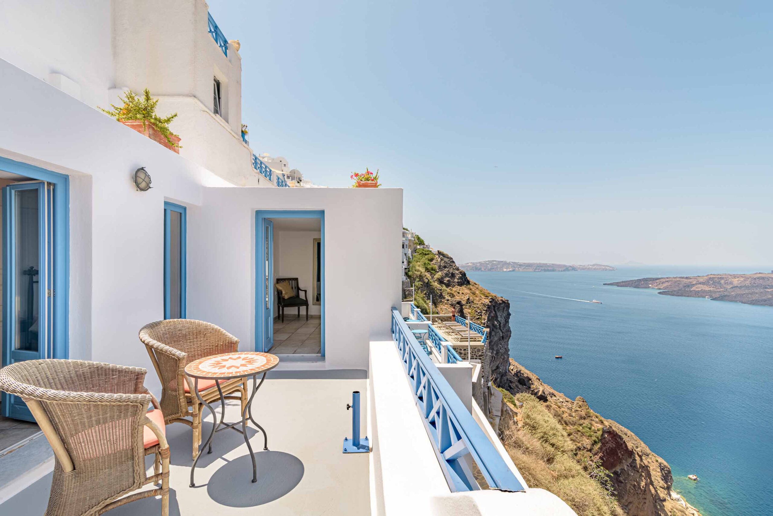cheap hotels in santorini
