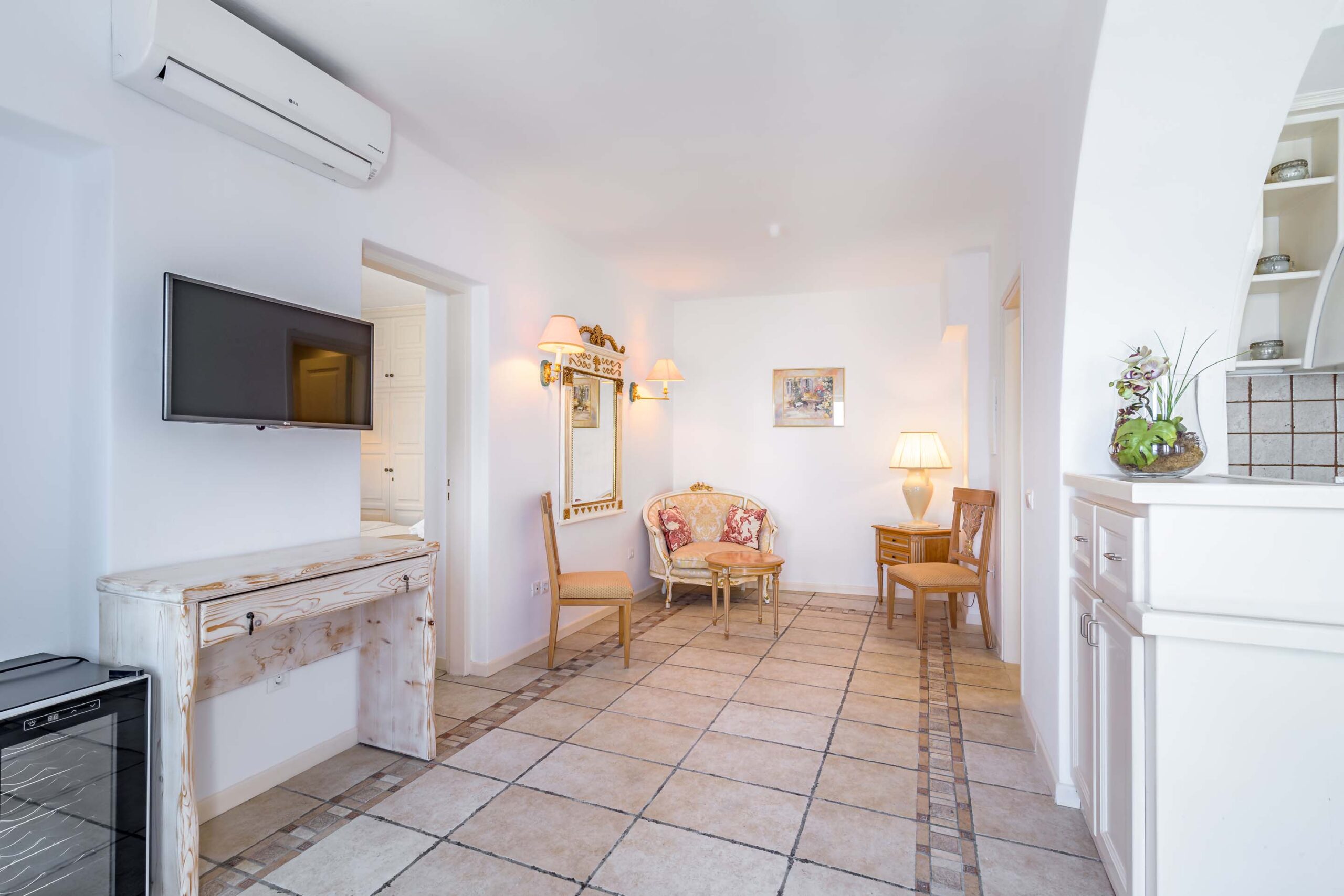 Golden-Grey-Goose-Day-Time-38 hotels in fira santorini