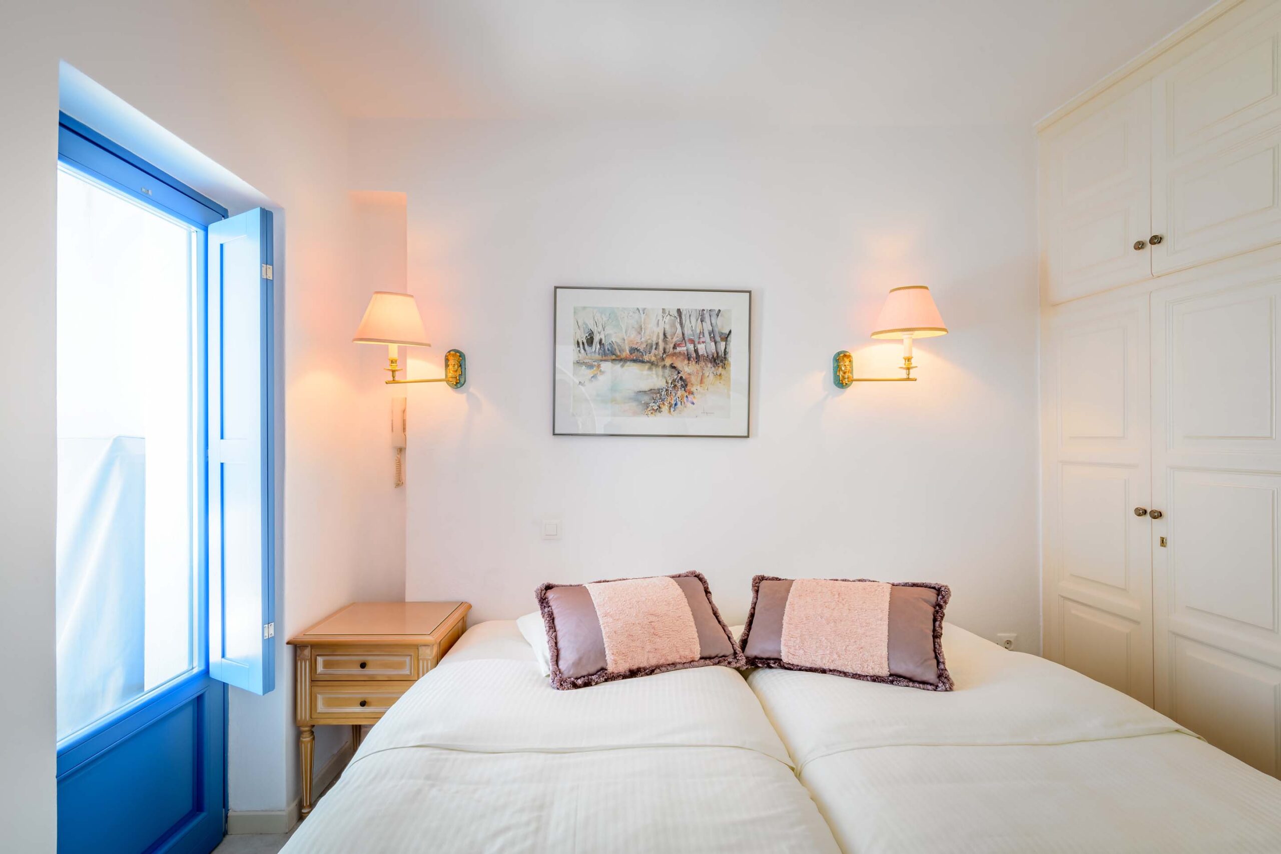 Golden-Grey-Goose-Day-Time-41 hotels in fira santorini