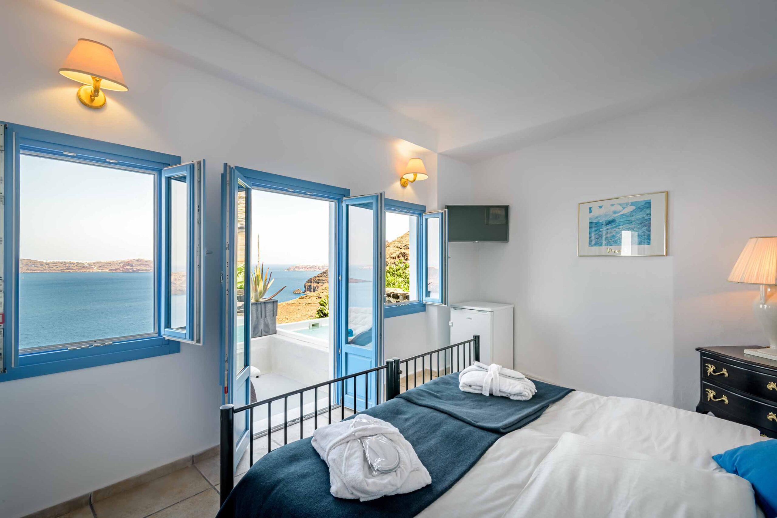 on the rocks hotel santorini
