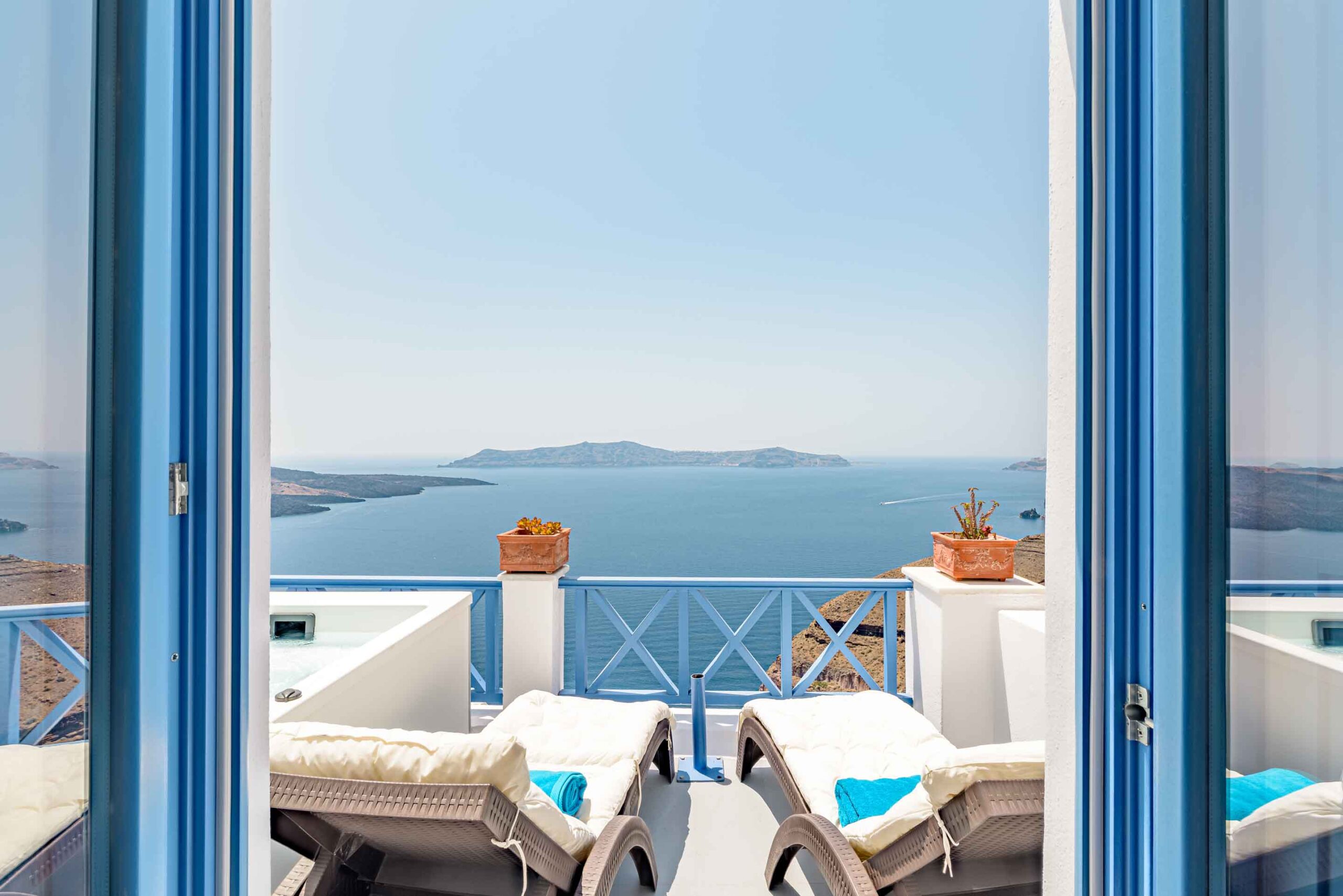 Golden-Grey-Goose-Day-Time-66 hotel fira