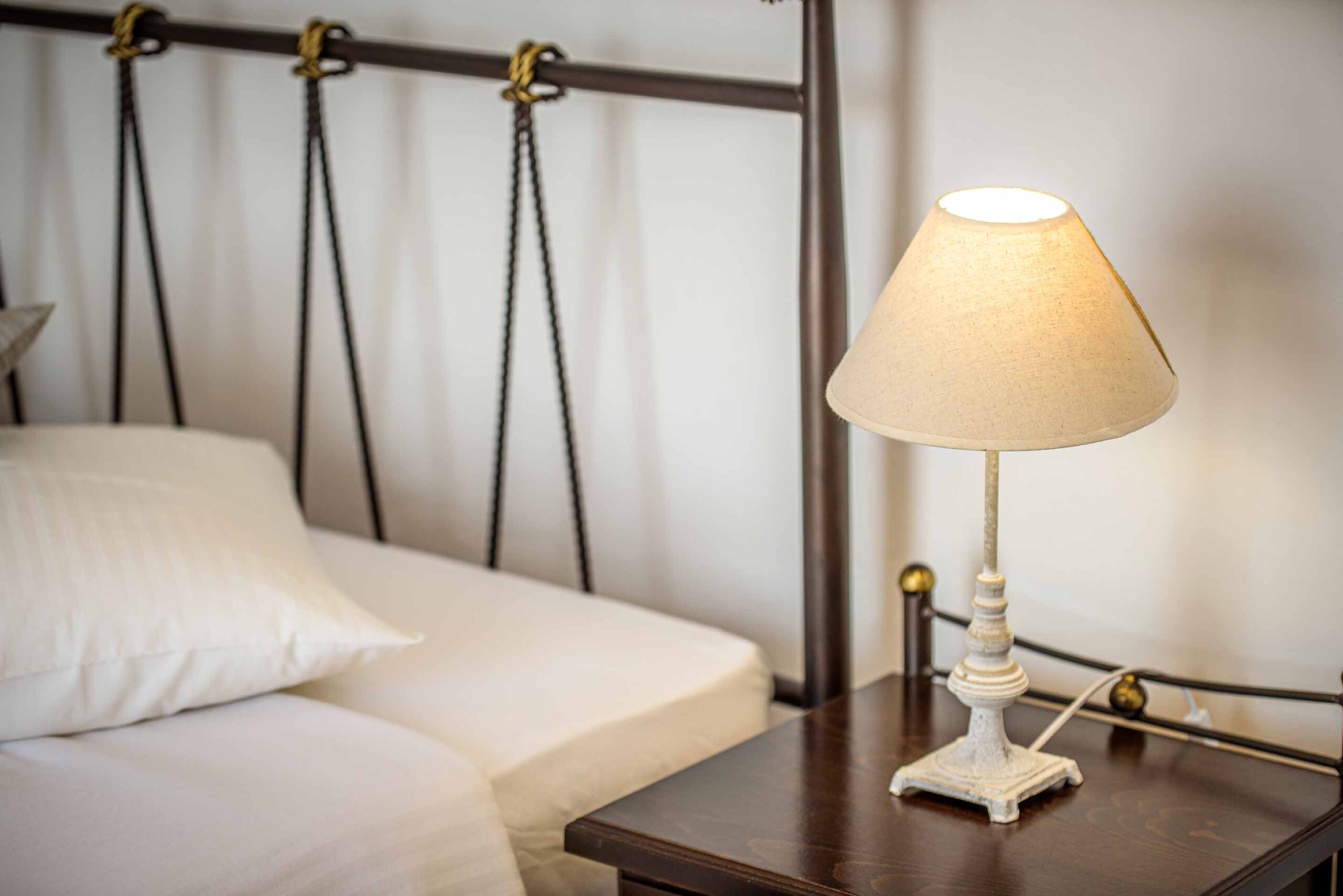 cheap hotels in santorini
