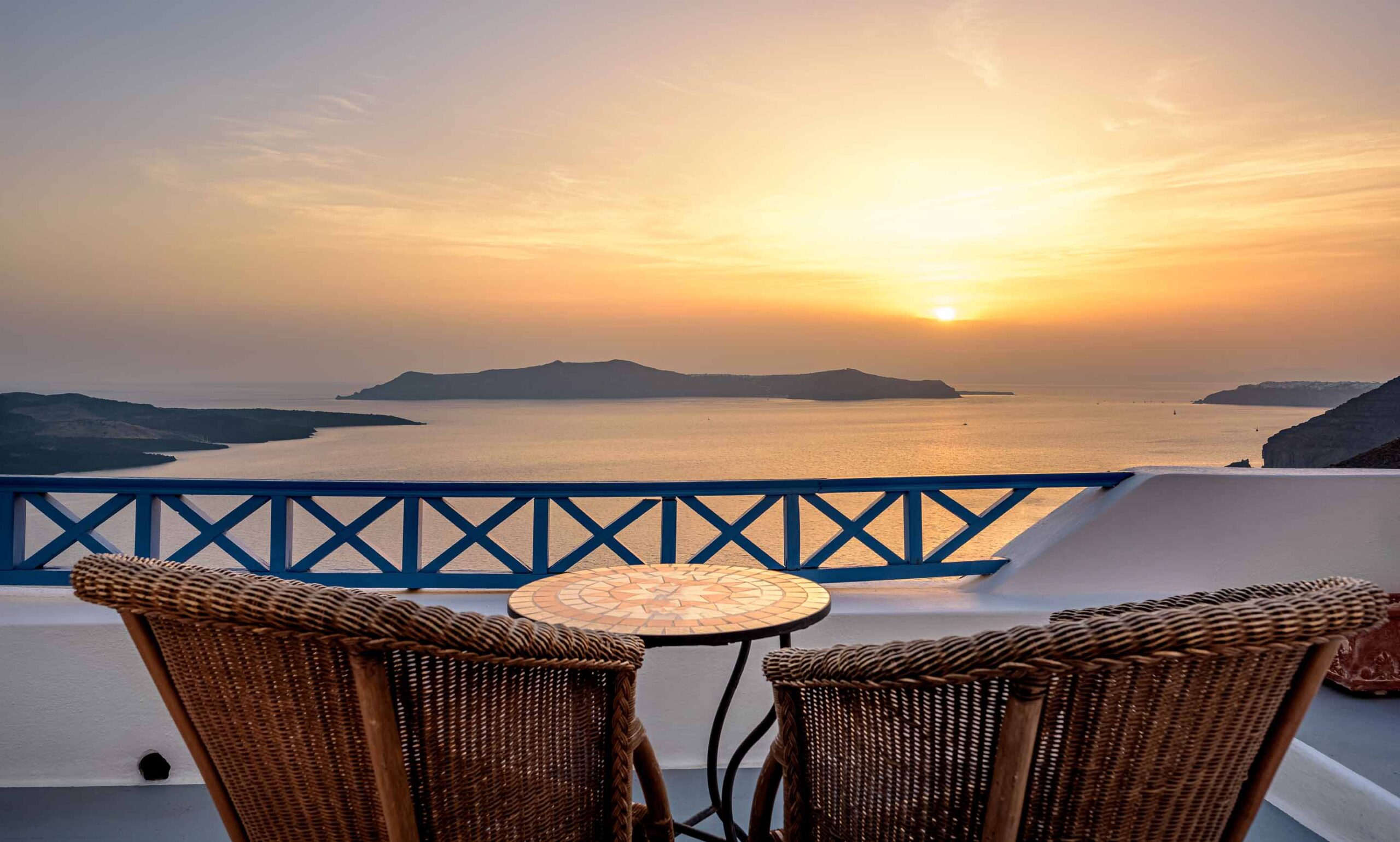 cheap hotels in santorini
