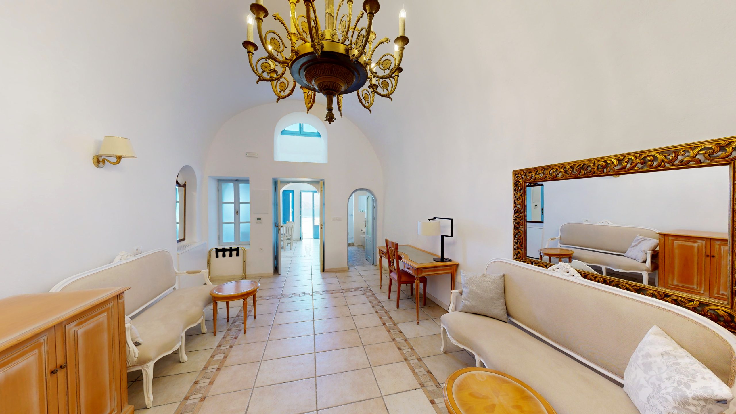 5 Exclusive apart hotel in Santorini